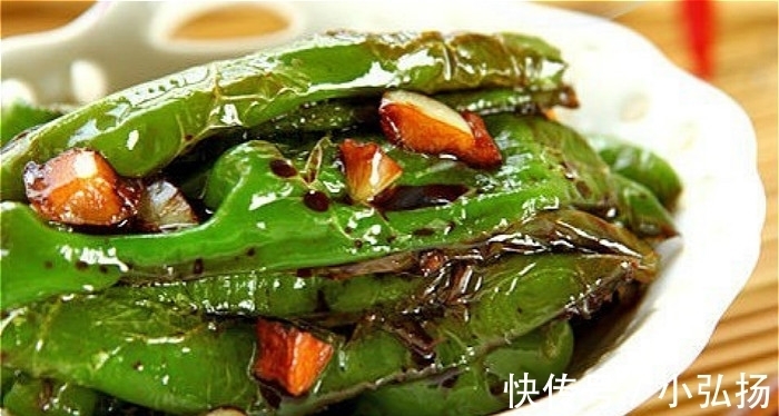 做菜|虎皮青椒怎么做菜好吃？关键在先放油还是青椒，弄错起皮不入味