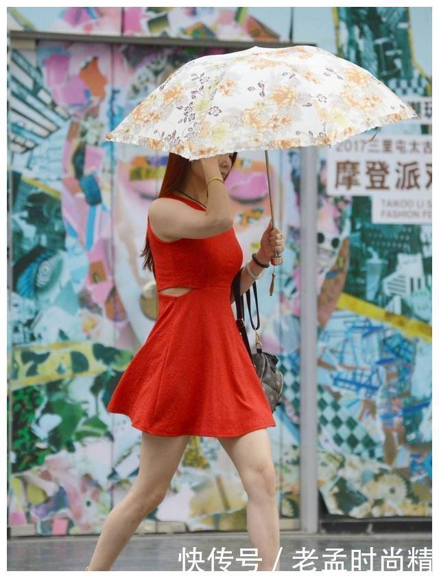 尖头|街拍:时尚的尖头细跟鞋,有哪些漂亮的款式?到时尚街区看一下吧