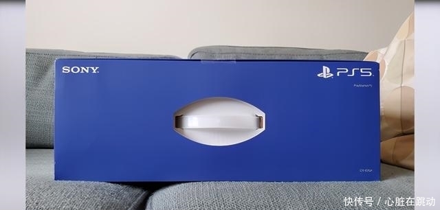 精致|PS5首发开箱报告：朴实的包装 精致的内在