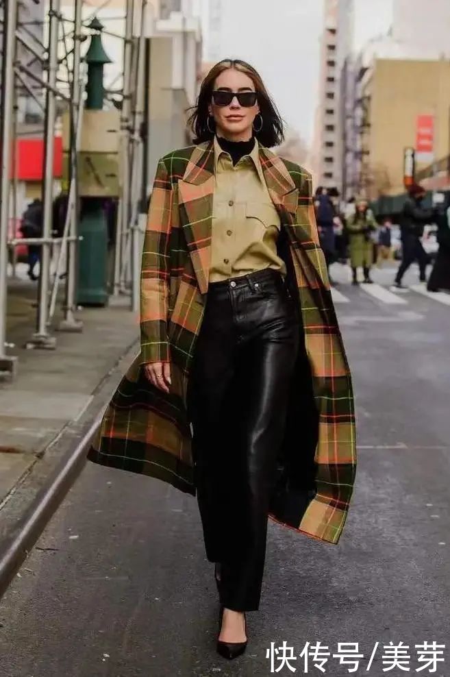 大衣里面穿什么？这4款绝美内搭，让你时髦一整个冬天