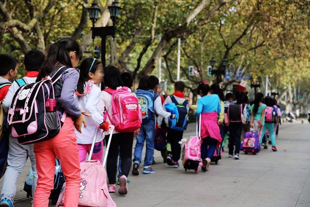 孩子向父母要零花钱,这位家长的做法让人称赞,怪不得孩子很优秀