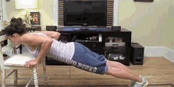 胸肌|想要通过俯卧撑练出饱满胸肌,只需要加入俯卧撑的变式和一件神器