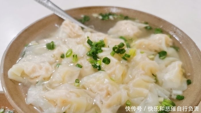 重庆工人村里的小店,36年只卖一碗抄手,6元1两配剁辣椒简直绝了