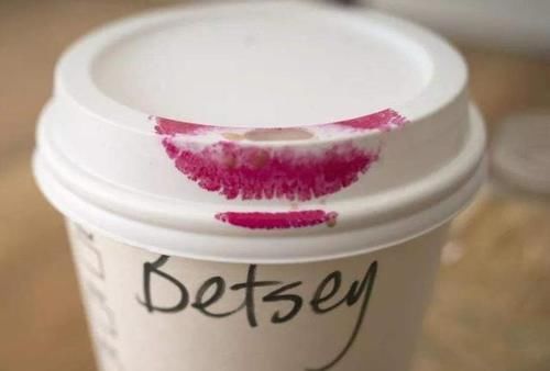 口红是“粘杯”好还是“不粘杯”好？看完大家都惊讶了