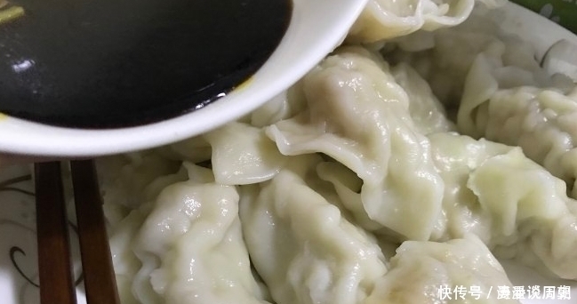 猪肉馅,万万别再加水了!加点它,肉馅不干不柴,鲜嫩多汁又入味