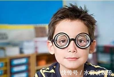 宝宝|2岁宝宝近视900度毁掉孩子视力的不只是手机，还有这些