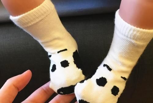 袜子|宝宝总以“拽袜子”为乐?脱袜背后的小心思,家长心里要有数