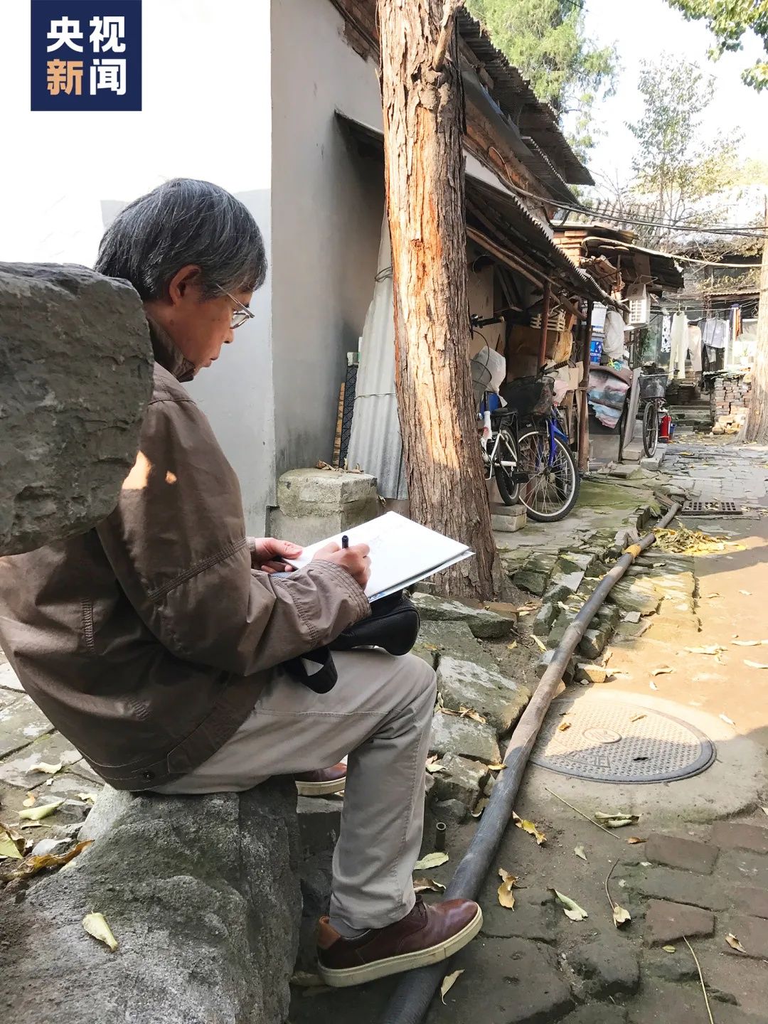 小老虎|金银纪念币上的“抱福虎”出圈，背后细节揭秘了