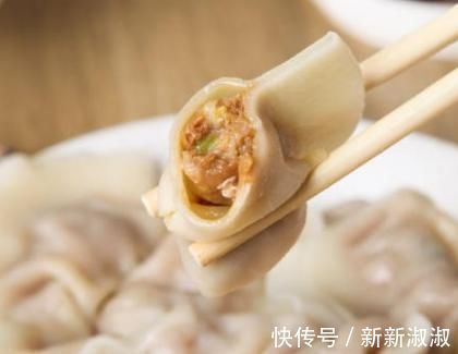 大厨|调白菜馅,用盐杀水是大错!大厨教你一招,白菜馅鲜嫩多汁超好吃