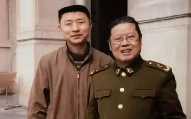 谢老板|27岁小伙初中辍学,靠卖字挣得7套房,走红后却受到抵制