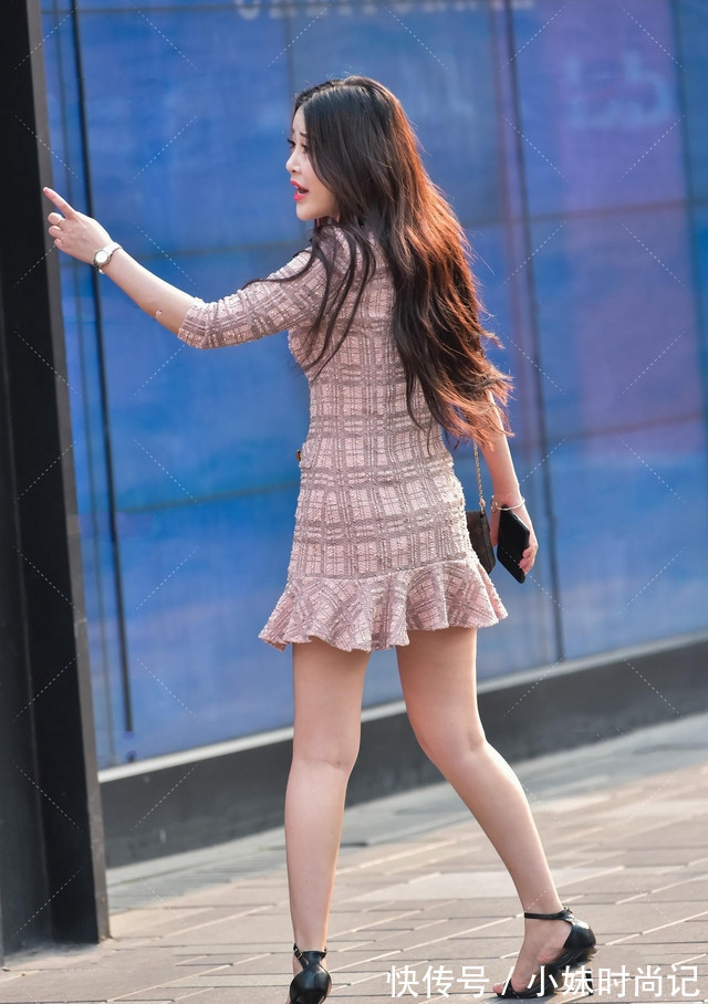 穿搭|小香风粗毛呢连衣裙,时尚经典,知性又不失俏皮的名媛风穿搭