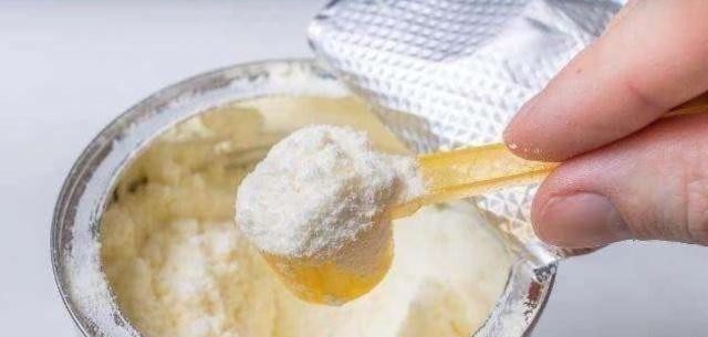 母乳喂养|你冲奶粉时,是先放水还是先放奶粉宝妈别把顺序弄错了!