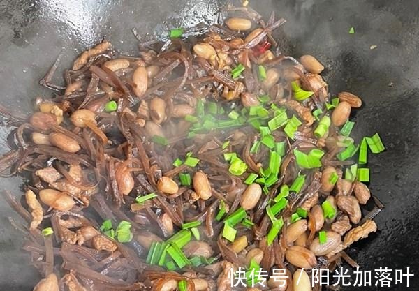 最“尴尬”的下酒菜,曾是老一辈的最爱,如今遭奚落,年轻人嫌土!