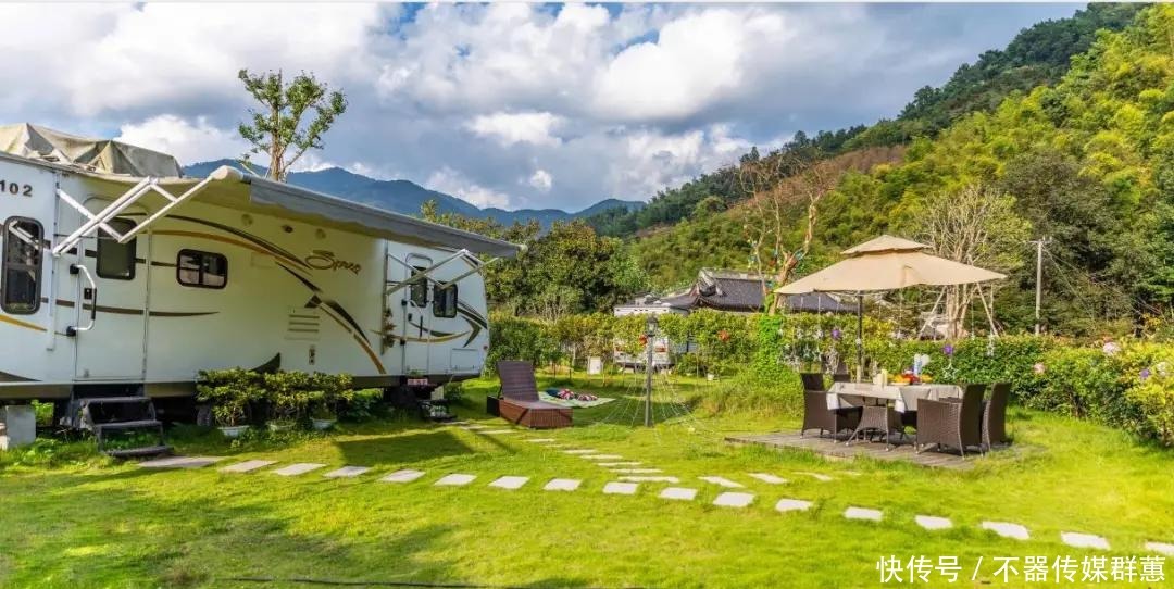 老年|徐凫岩步云谷,这个悬崖边上的房车营地,只需要自驾1小时