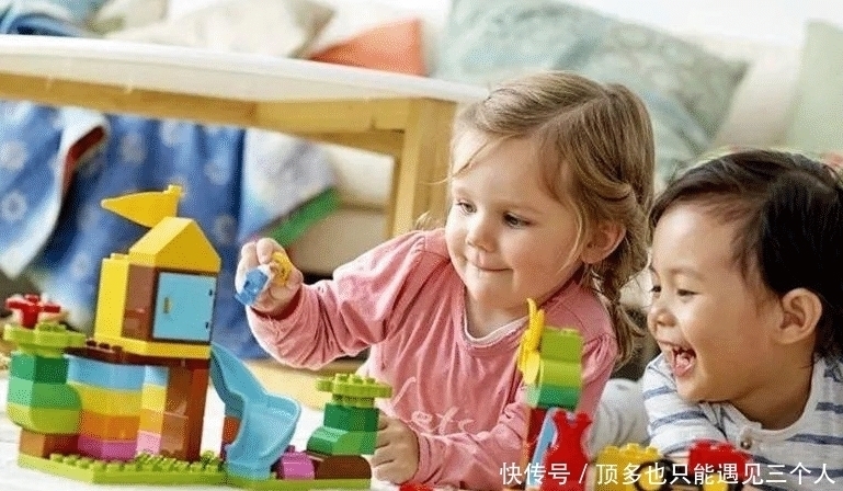 玩耍|有的孩子吃饭时玩耍,如果父母的劝告,他不听可以不去理他