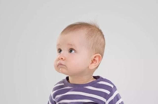 宝妈|1岁内宝宝四大能力发育标准，若一个没达标，孩子可能发育迟缓了