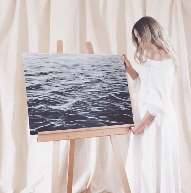 画家$美女画家耗费70根铅笔,用5周时间画了一幅海景,效果让人惊讶