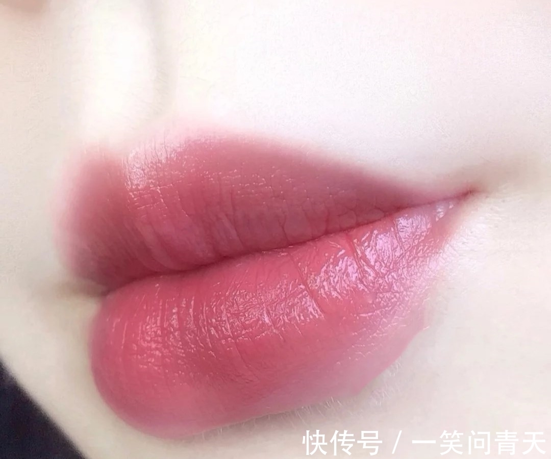 小仙女们 YSL又双叒出新口红，小银条这颜值我爱了，关键是颜色也很好看呀