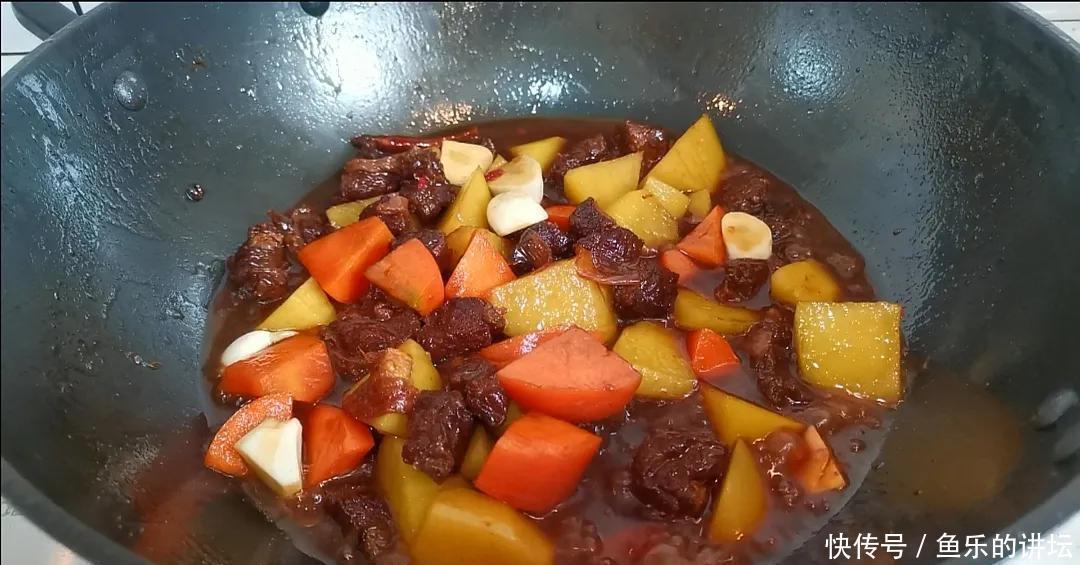 土豆炖牛肉的正确做法,牛肉软烂土豆绵软,孩子长身体期要多吃