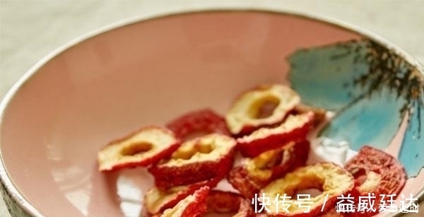 西洋参|黄芪加四味中药一起泡水喝，除湿排毒，肝肾或会越来越舒服