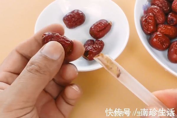 刮胡刀|吸管用完别扔,在卫生间里放几根,解决了很多男人女人的烦恼