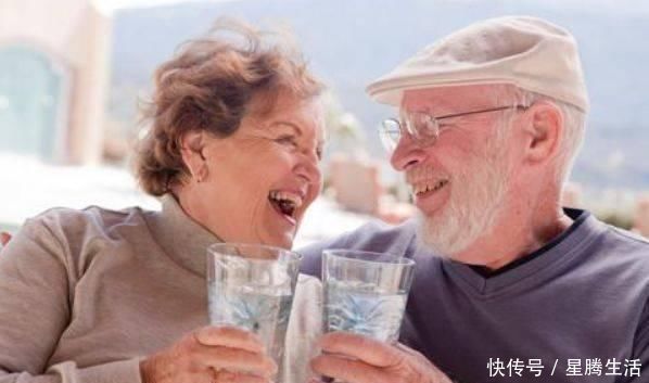 视力障碍|人一旦过了55岁，身上还有4个表现，你可能长命百岁