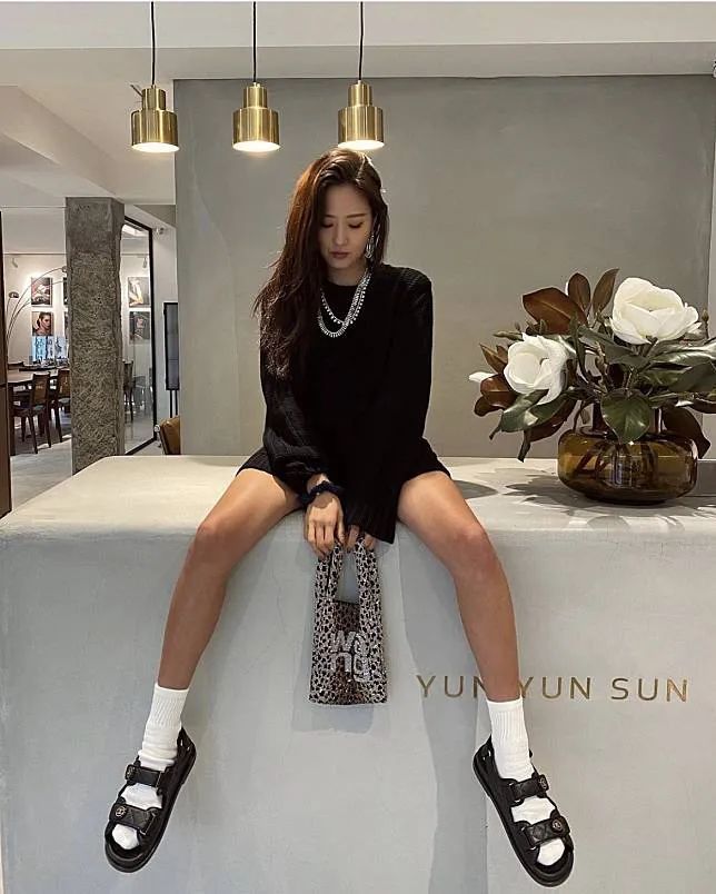 s凉鞋砍男术，男生都爱这样穿凉鞋的女生｜夏日凉鞋集合