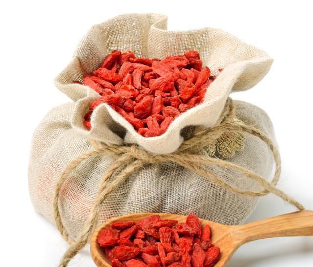 睡眠质量|枸杞泡水方法不对,喝再多也没用,这才是正确方法,早知道早受益