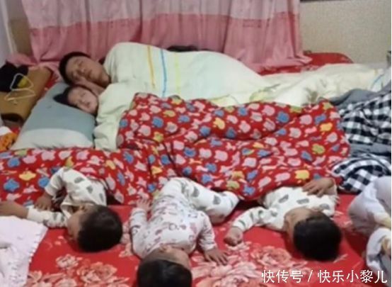 睡眠质量|一家四口“睡姿”走红,网友捧腹大笑:父母是真爱,孩子是意外