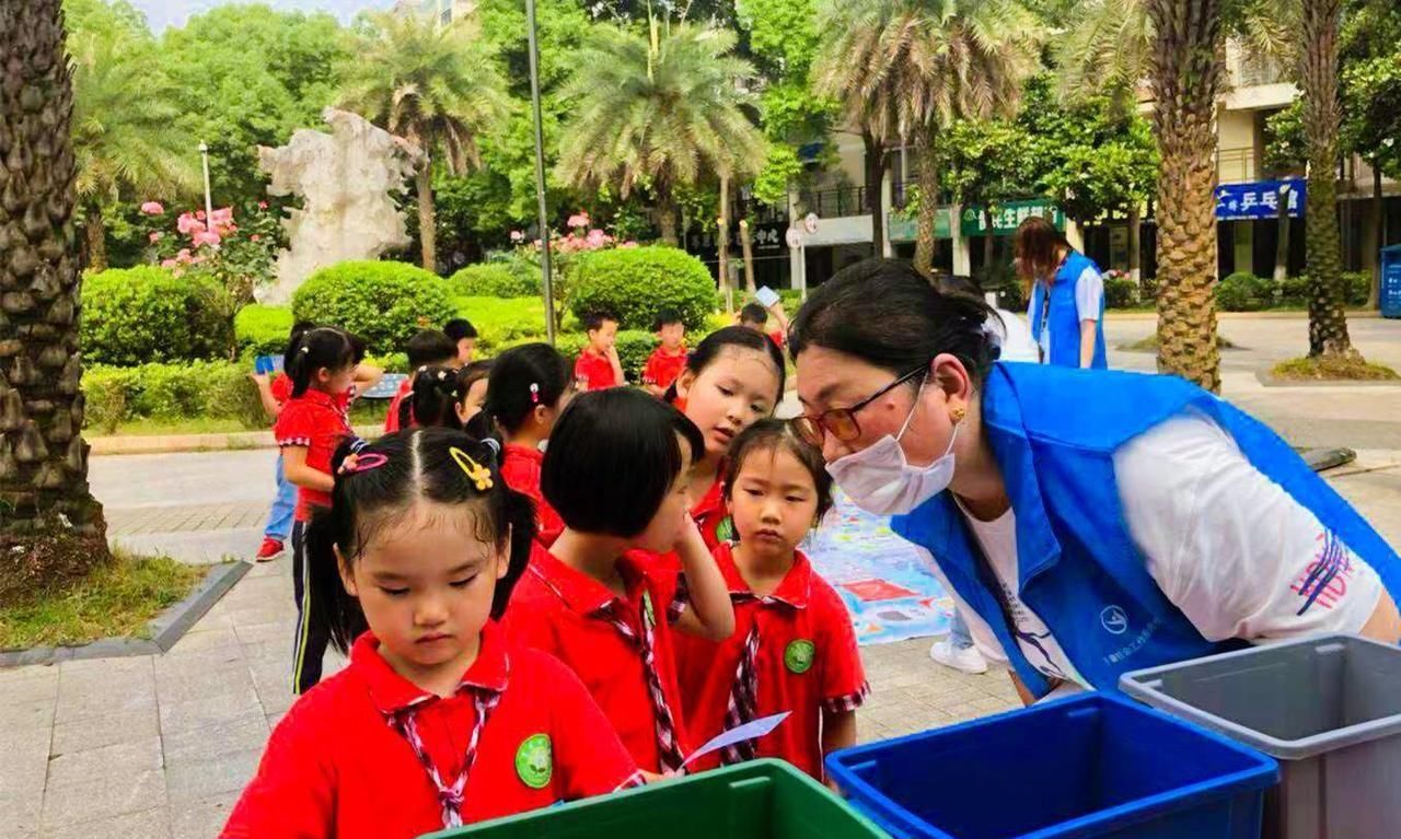 童心|垃圾分类入童心，助力环保与童行活动，为孩子上堂环保课