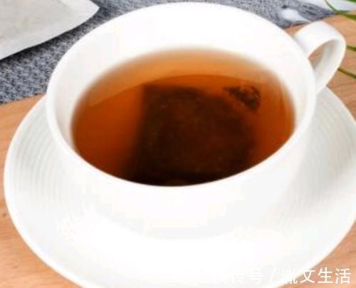 宵夜|晚上总睡不着怎么办？睡前少做3事，1种果仁泡水喝，帮助缓解失眠