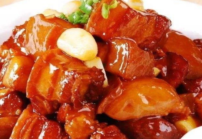 红烧肉放点酱油就发黑,用这个新做法轻松解决,好吃可口还美观