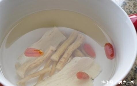 泡水|把“黄芪”泡水时,不能乱加这2个食材!有人不懂,总是泡错了