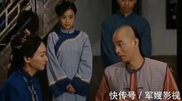 61歲惠英紅現身綜藝《大灣仔之夜》,14年后與陳小春再續母子緣