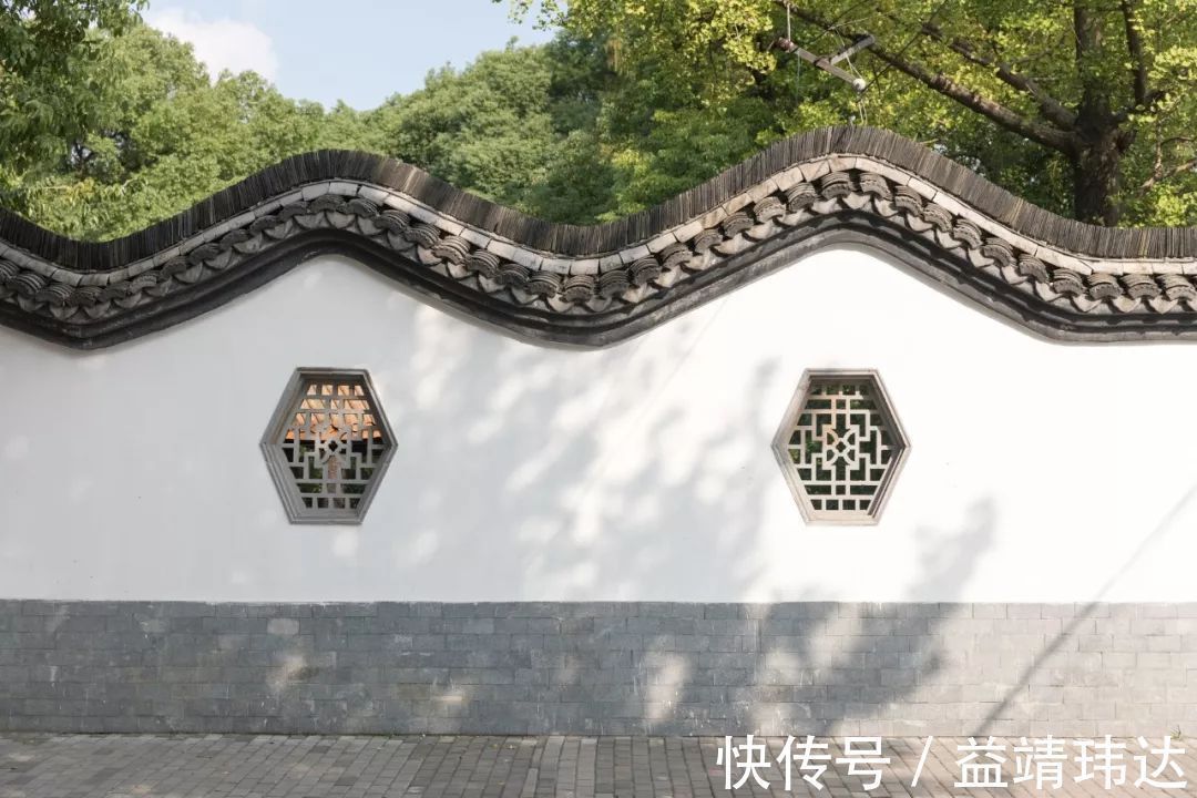 下联&上联“母鸡下蛋,谷多谷多,只有一个”,才子对出下联,堪称经典