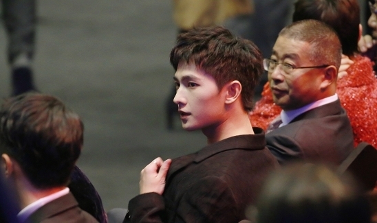 皆言杨洋新综艺“放开”了,实际却处处充满他的无奈和妥协