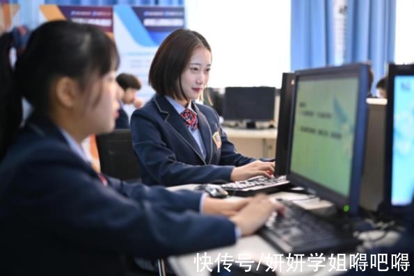 论文|因薇娅被罚，电子商务专业学生连夜改论文，学生:为何这么对我?