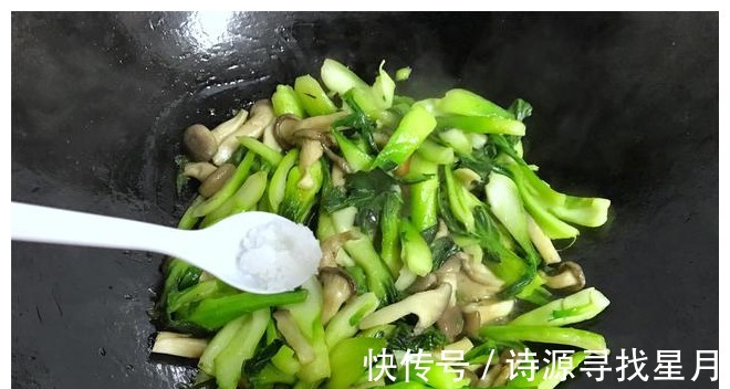 秀珍菇|青菜这么炒，比肉还好吃，端上桌孩子吃了一大半！