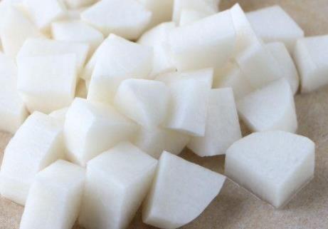 冷天炖肉后,多放“1香料2酱油”,肉越炖越香,吃了都说好