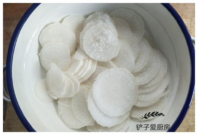 买萝卜时,选白萝卜好还是青萝卜教你1个小妙招,选出好吃萝卜