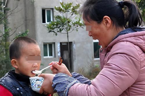 为啥有的宝宝小病不断，有的却很少生病？主要受这四大因素影响