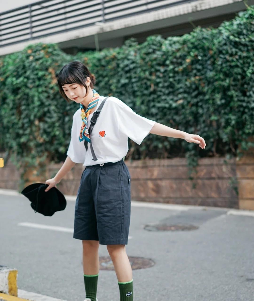 可爱感|短发女生，想要穿得可爱又洋气，这4种穿搭技巧要掌握，值得借鉴