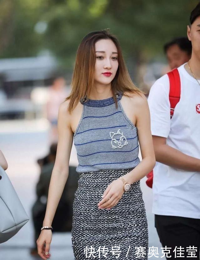 美女|清新的美女,靓丽迷人,鳞片裙穿出时尚之美