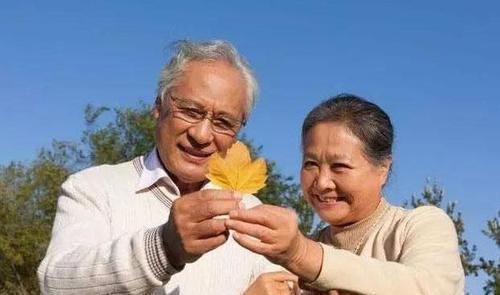 父母|辛苦半辈子的存款留给自己还是分给子女？别为难，聪明父母这样做