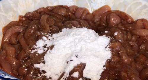“京酱肉丝”做法简单，老百姓的家常菜，酱香味美，全家人抢着吃