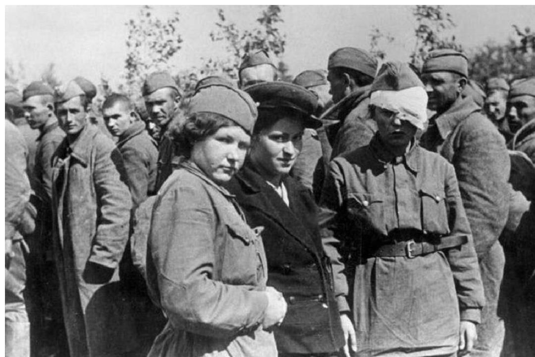 二战|二战期间，苏联年轻女兵战斗力强悍，但被俘后下场令人唏嘘