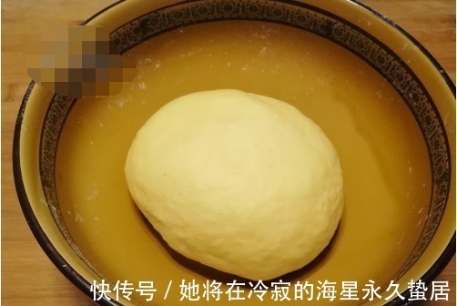 面团|红薯独特做法，加一个鸡蛋，不用烤箱，女儿说比买的面包还好吃