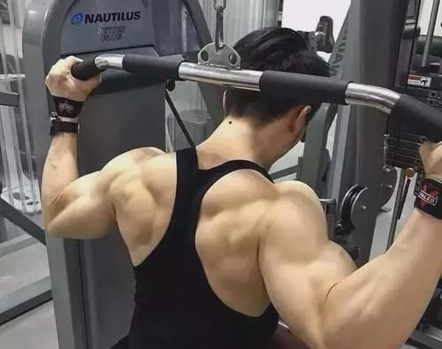 动作|肌肉男“背影杀”，原来可以如此性感！