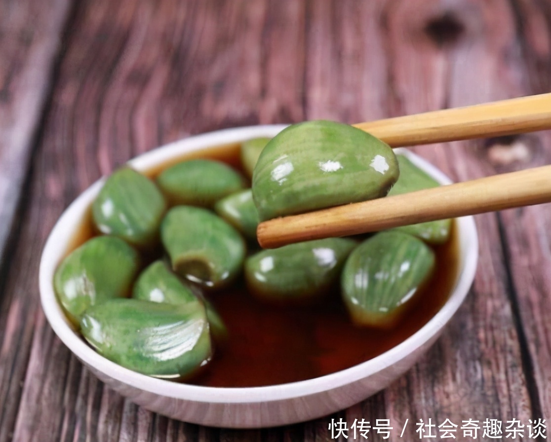  紫皮蒜|腌腊八蒜，别直接加醋泡！牢记4点，1天变绿，酸香脆爽，超简单