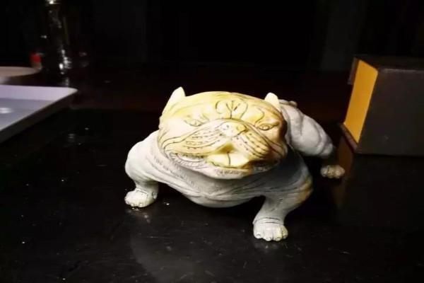 恶霸犬#厉害了我的哥,即将丢弃的翡翠,竟然雕出一支恶霸犬